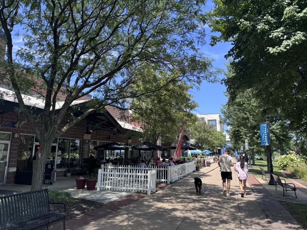 Sunny Wilmington Riverwalk near restaurants and riverside seating